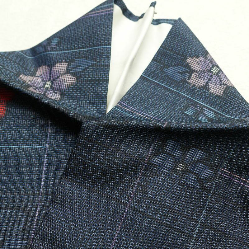 紬 正絹 花柄 袷仕立て 身丈151cm 裄丈61.5cm 一部しつけ糸付き 紬着物 青・紺_画像15