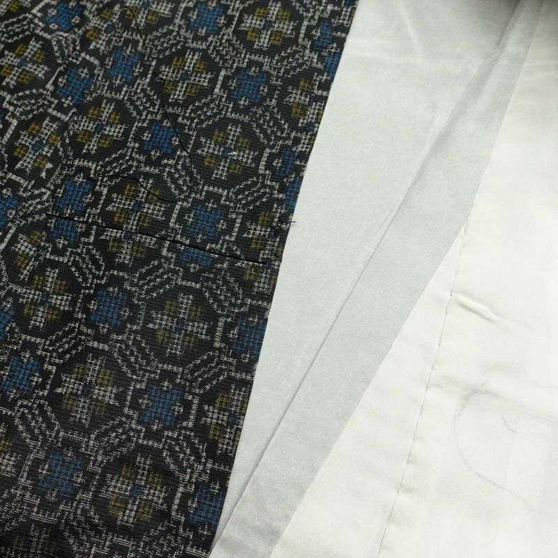紬 しつけ糸付き 正絹 幾何学柄・抽象柄 袷仕立て 身丈154cm 裄丈66cm 紬着物 青・紺_画像15