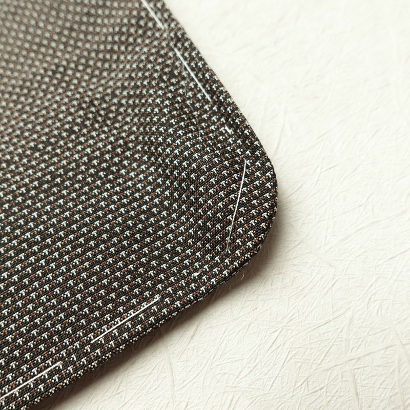 紬 良品 しつけ糸付き 正絹 幾何学柄・抽象柄 袷仕立て 身丈161.5cm 裄丈65.5cm 紬着物 茶_画像13