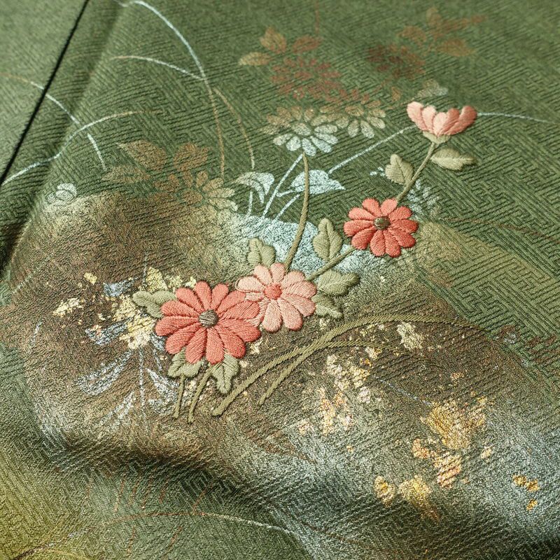 付け下げ 良品 一つ紋付き 正絹 古典柄 袷仕立て 身丈162cm 裄丈65.5cm 箔 刺繍 金彩 附下 着物 緑・うぐいす色_画像6