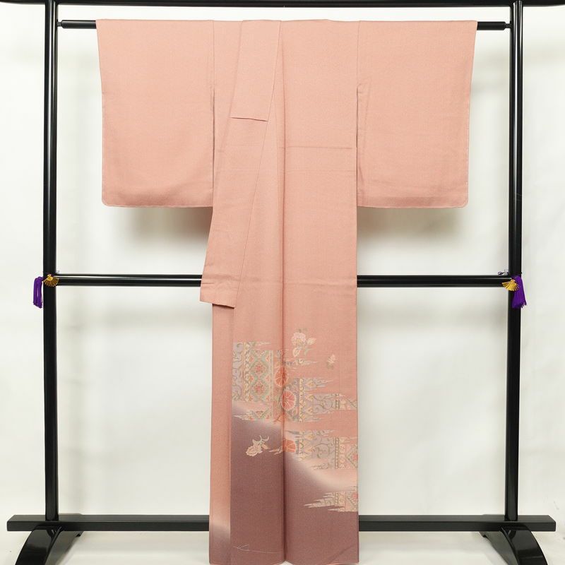 色留袖 良品 蘇州刺繍 一つ紋付き 正絹 古典柄 袷仕立て 身丈162.5cm 裄丈68.5cm 一部しつけ糸付き 着物 ピンク_画像2