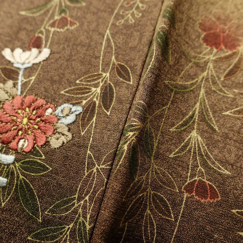 付け下げ 良品 正絹 木の葉・植物柄 袷仕立て 身丈158cm 裄丈65.5cm 箔 刺繍 着物 黄・黄土色_画像9