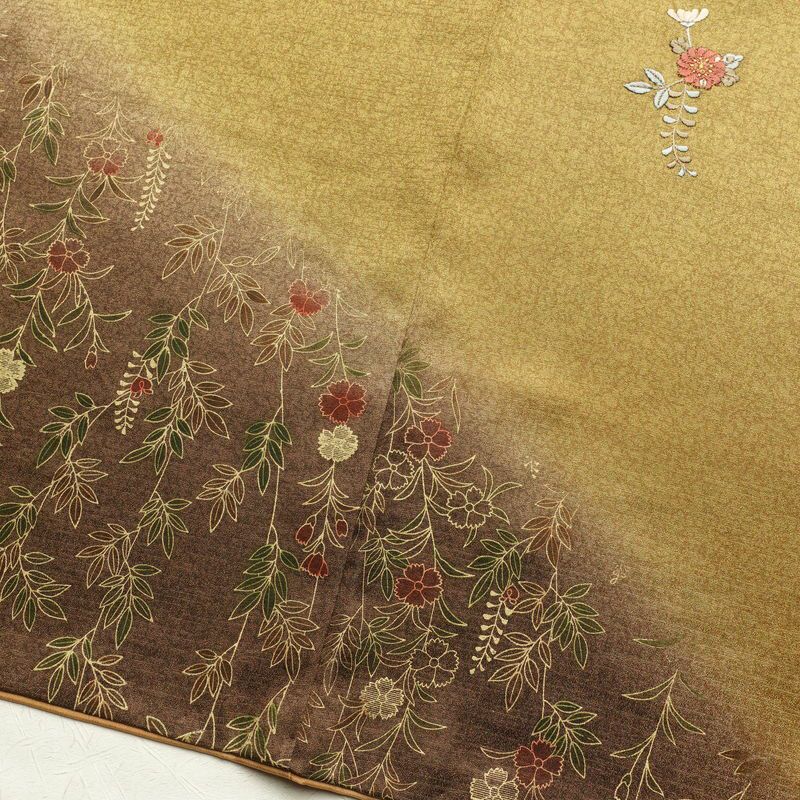 付け下げ 良品 正絹 木の葉・植物柄 袷仕立て 身丈158cm 裄丈65.5cm 箔 刺繍 着物 黄・黄土色_画像11