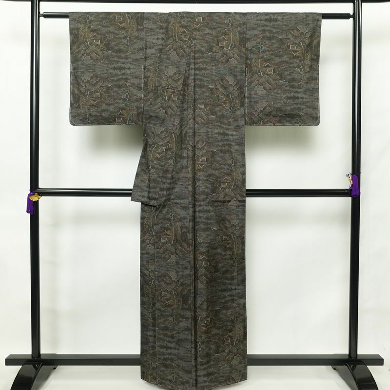 大島紬 美品 証紙あり しつけ糸付き 正絹 風景柄 袷仕立て 身丈160cm 裄丈65cm 緑・うぐいす色_画像2