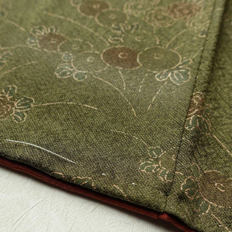 訪問着 美品 青銅箔極美 花旅人 しつけ糸付き 綸子 正絹 木の葉・植物柄 袷仕立て 身丈157cm 裄丈63cm 箔 刺繍 金彩 茶_画像10