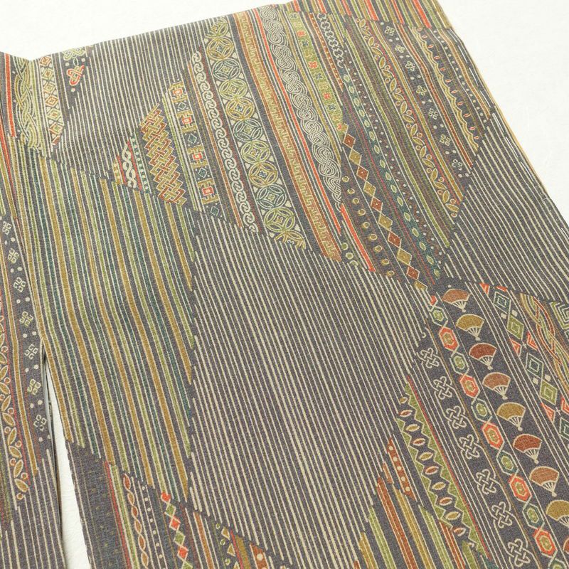 小紋 美品 しつけ糸付き 縮緬 正絹 幾何学柄・抽象柄 袷仕立て 身丈163cm 裄丈67cm 小紋着物 黄・黄土色_画像11