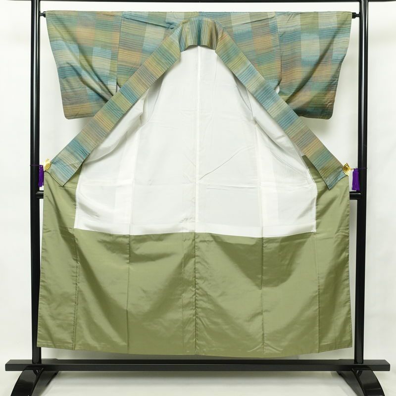 山古志紬 良品 正絹 チェック・格子柄 袷仕立て 身丈155cm 裄丈65cm 紬 着物 緑・うぐいす色_画像3