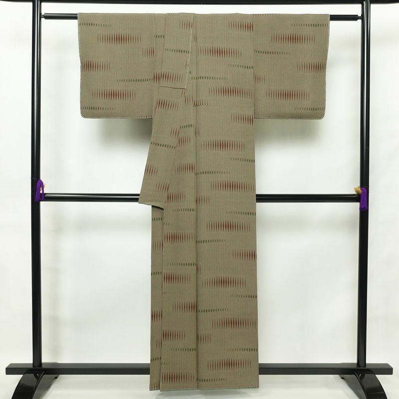 小紋 良品 しつけ糸付き 縮緬 正絹 縞柄・線柄 袷仕立て 身丈158cm 裄丈66cm 小紋着物 緑・うぐいす色_画像2