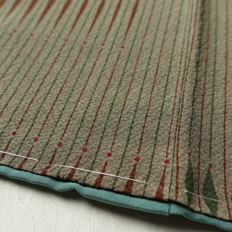 小紋 良品 しつけ糸付き 縮緬 正絹 縞柄・線柄 袷仕立て 身丈158cm 裄丈66cm 小紋着物 緑・うぐいす色_画像10