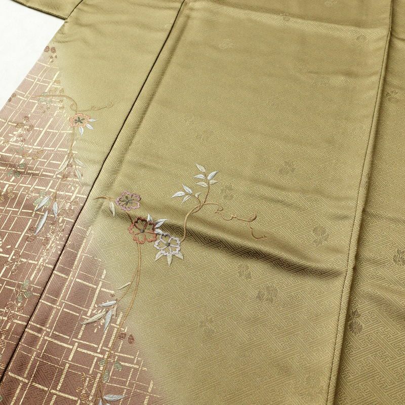 付け下げ 正絹 袷仕立て 身丈165.5cm 裄丈69.5cm 箔 刺繍 一部しつけ糸付き 金彩 附下 着物 木の葉・植物柄 黄・黄土色_画像5