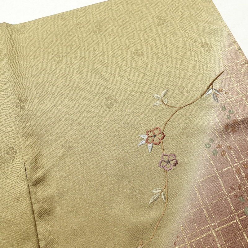 付け下げ 正絹 袷仕立て 身丈165.5cm 裄丈69.5cm 箔 刺繍 一部しつけ糸付き 金彩 附下 着物 木の葉・植物柄 黄・黄土色_画像13