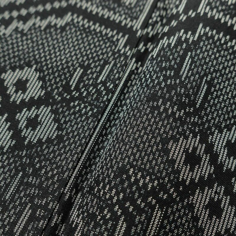 紬 良品 正絹 幾何学柄・抽象柄 袷仕立て 身丈155.5cm 裄丈65cm 紬着物 グレー_画像7