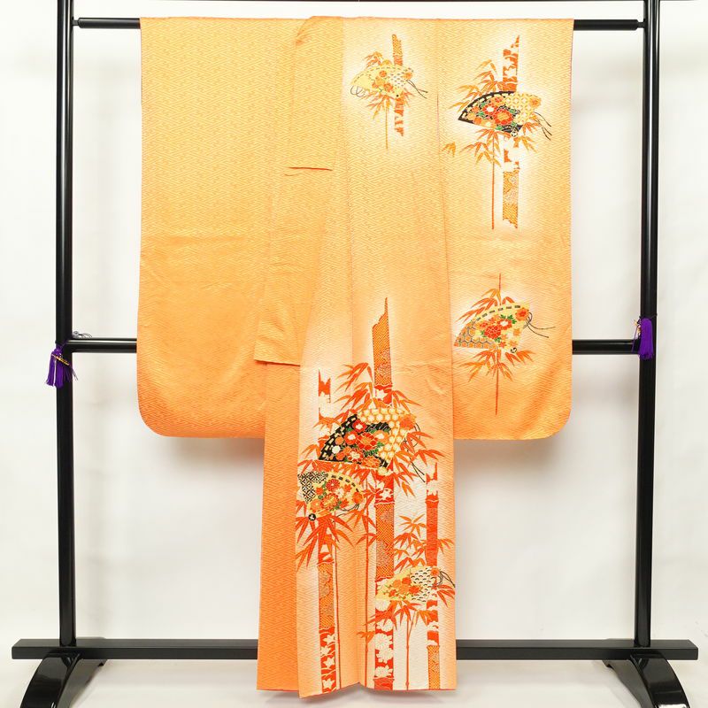 振袖 良品 金駒刺繍 綸子 正絹 古典柄 袷仕立て 身丈158.5cm 裄丈63.5cm 金彩 成人式 着物 橙_画像2
