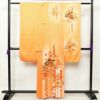 振袖 良品 金駒刺繍 綸子 正絹 古典柄 袷仕立て 身丈158.5cm 裄丈63.5cm 金彩 成人式 着物 橙_画像2