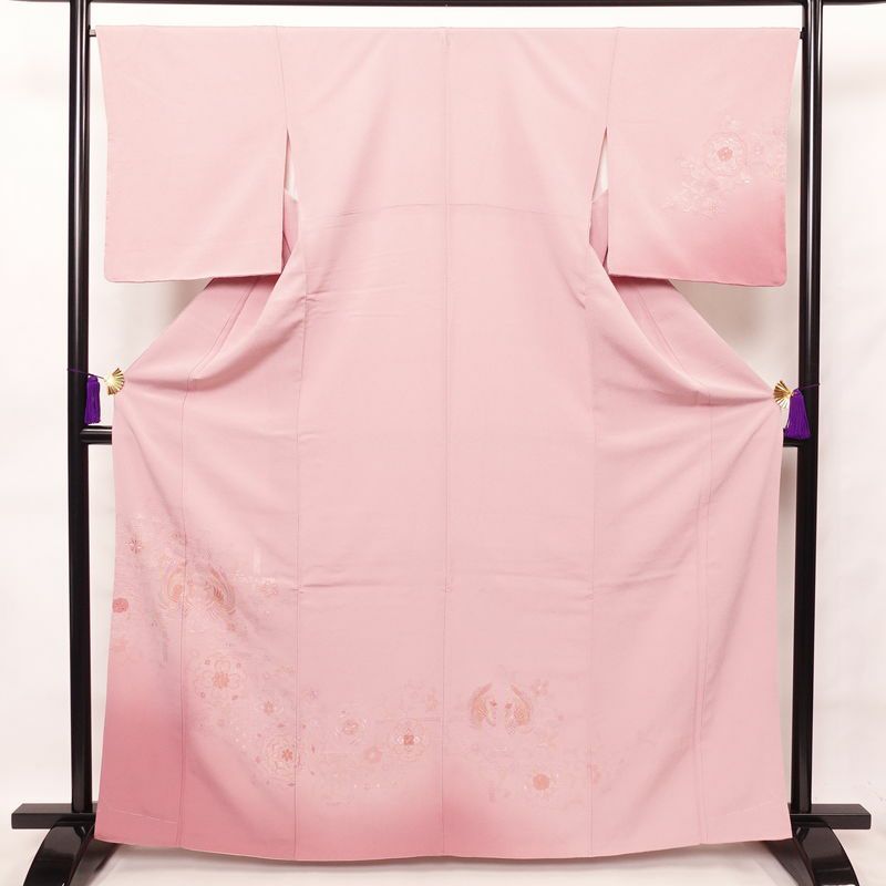 付け下げ 良品 スワトウ刺繍 縮緬 一つ紋付き 正絹 幾何学柄・抽象柄 袷仕立て 身丈164.5cm 裄丈67cm 一部しつけ糸付き 附下 着物 ピンク_画像1