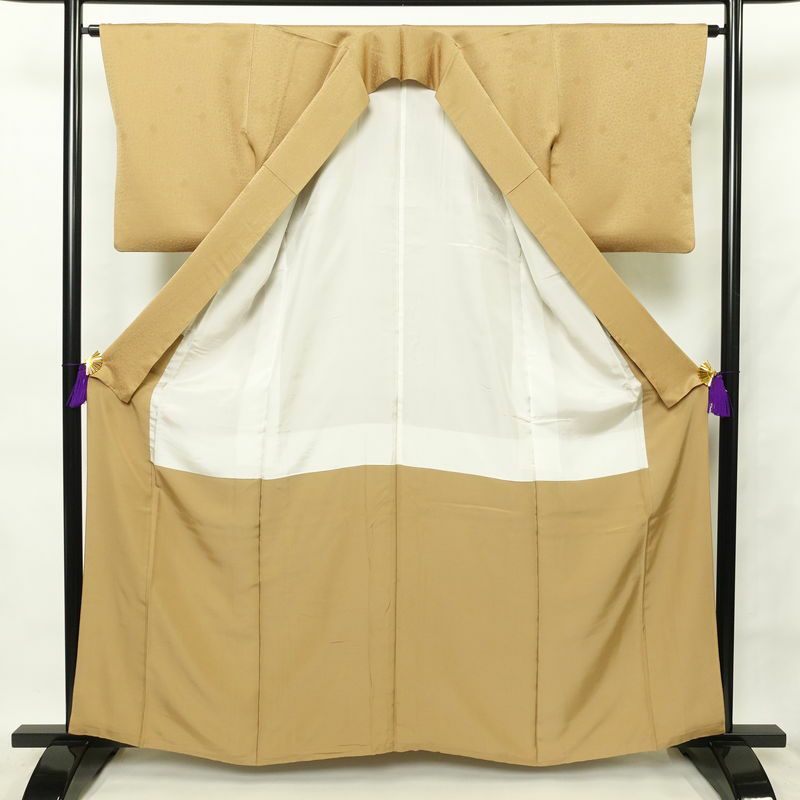 色無地 一つ紋付き 正絹 木の葉・植物柄 袷仕立て 身丈161.5cm 裄丈64cm 着物 黄・黄土色_画像3