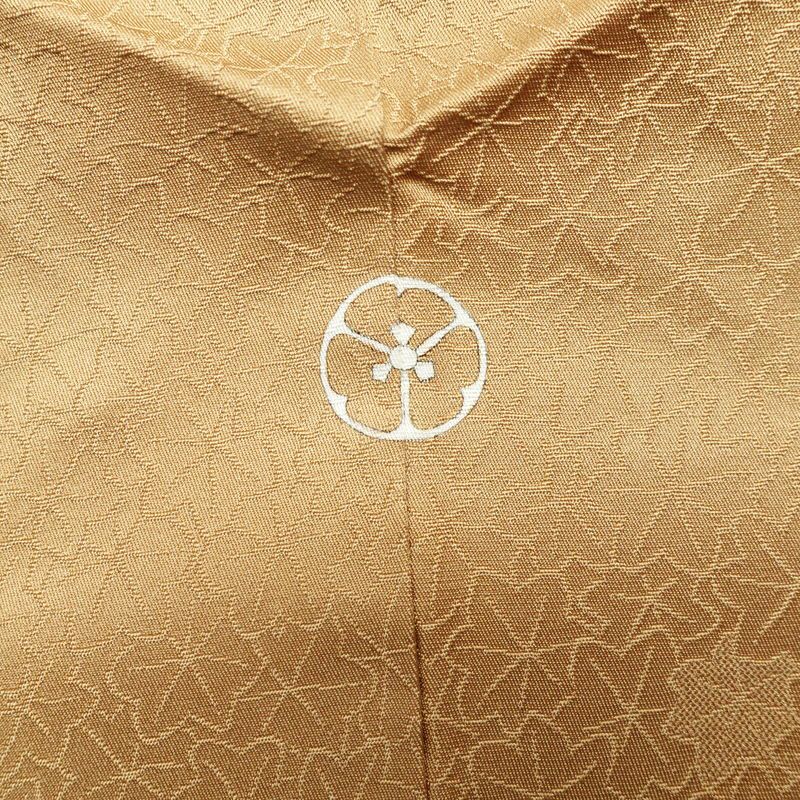 色無地 一つ紋付き 正絹 木の葉・植物柄 袷仕立て 身丈161.5cm 裄丈64cm 着物 黄・黄土色_画像10