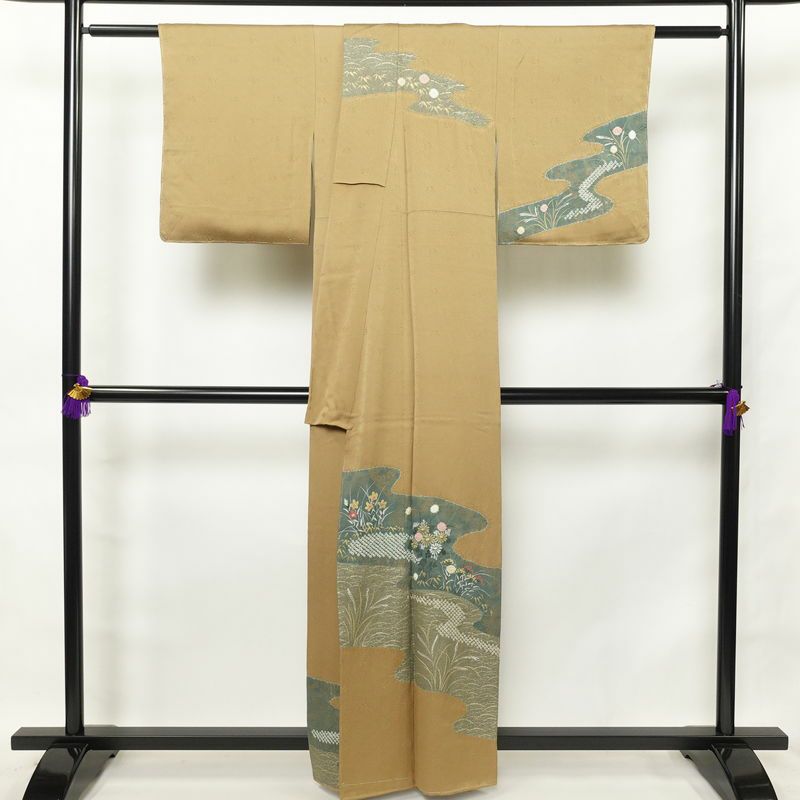 訪問着 良品 しつけ糸付き 絞り 正絹 古典柄 袷仕立て 身丈160cm 裄丈63cm 箔 銀彩 綸子 着物 黄・黄土色_画像2