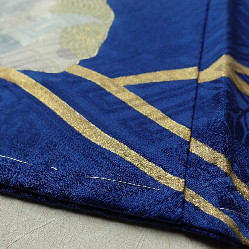 振袖 良品 しつけ糸付き 金駒刺繍 正絹 古典柄 袷仕立て 身丈172.5cm 裄丈69cm 箔 金彩 成人式 二十歳の集い 着物 青・紺_画像10