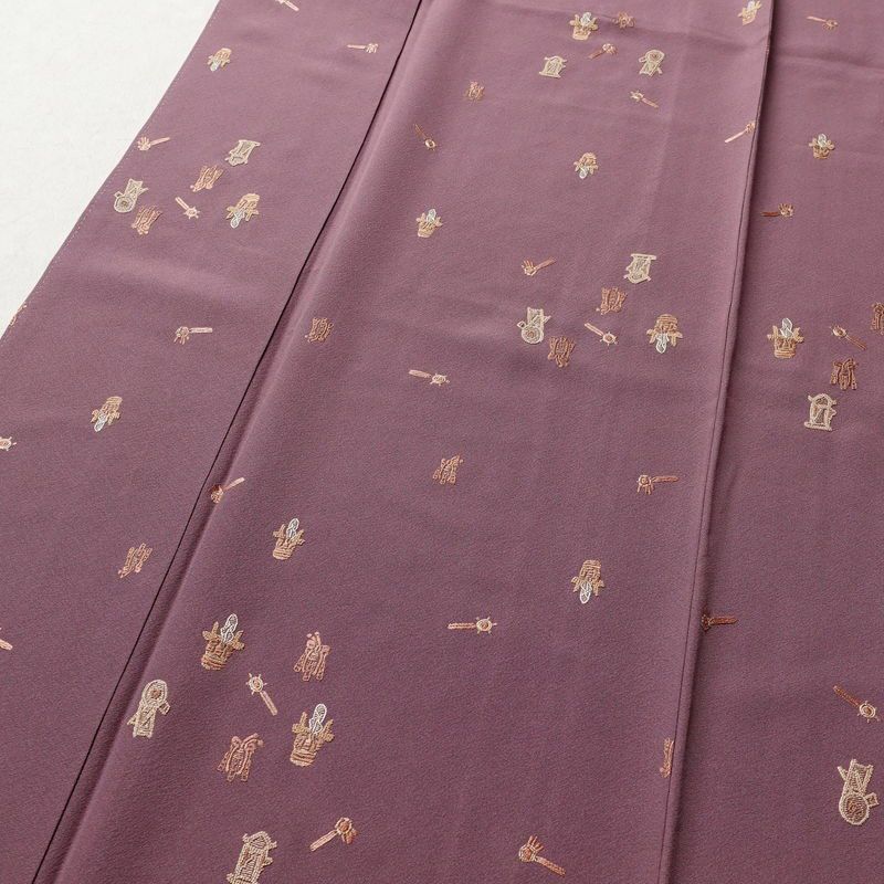 小紋 相良刺繍 縮緬 正絹 幾何学柄・抽象柄 袷仕立て 身丈158.5cm 裄丈64cm 刺繍 紫・藤色_画像5