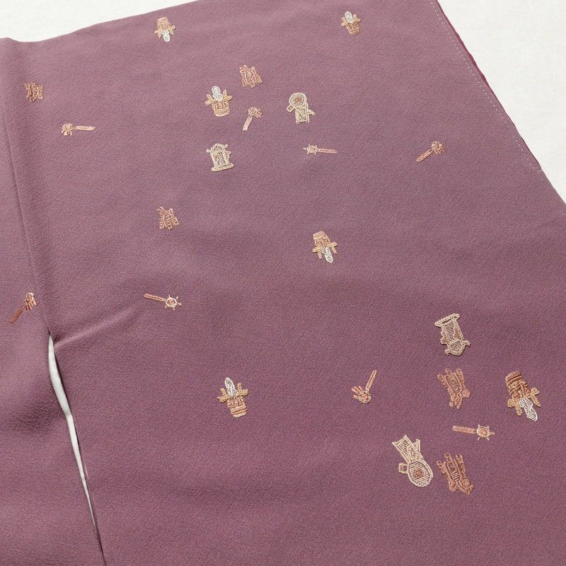 小紋 相良刺繍 縮緬 正絹 幾何学柄・抽象柄 袷仕立て 身丈158.5cm 裄丈64cm 刺繍 紫・藤色_画像10