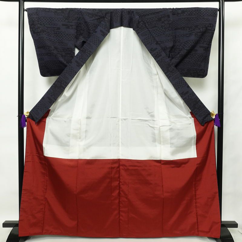 紬 良品 正絹 古典柄 袷仕立て 身丈168cm 裄丈67.5cm 一部しつけ糸付き 紬着物 青・紺_画像3