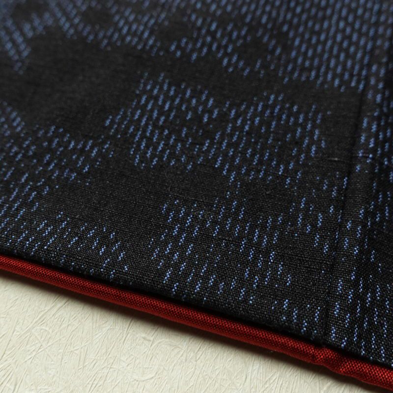 紬 良品 正絹 古典柄 袷仕立て 身丈168cm 裄丈67.5cm 一部しつけ糸付き 紬着物 青・紺_画像9