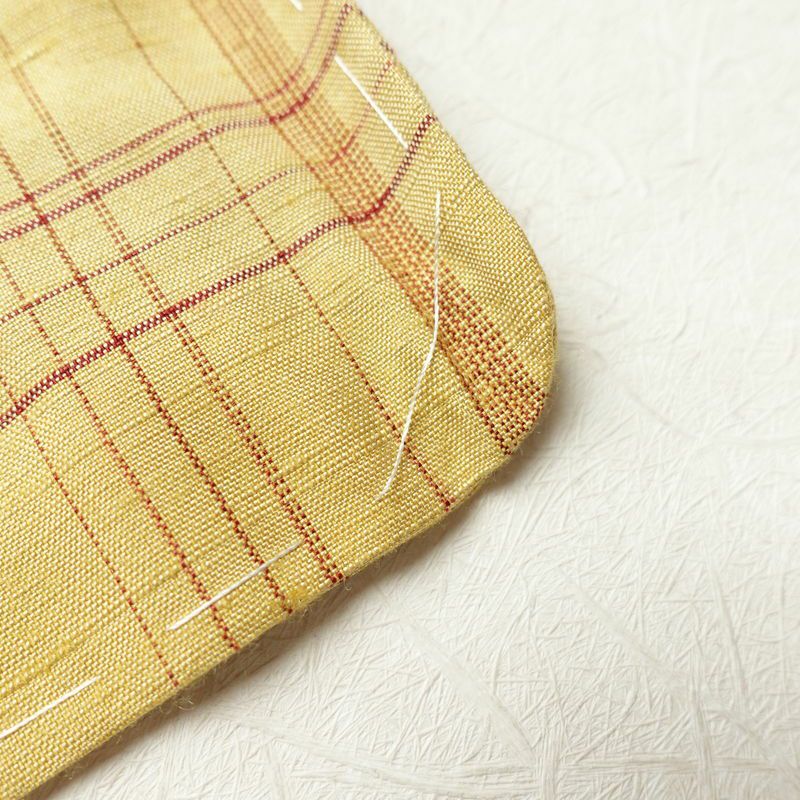 紬 良品 しつけ糸付き 正絹 チェック・格子柄 袷仕立て 身丈174cm 裄丈69.5cm 紬着物 黄・黄土色_画像13