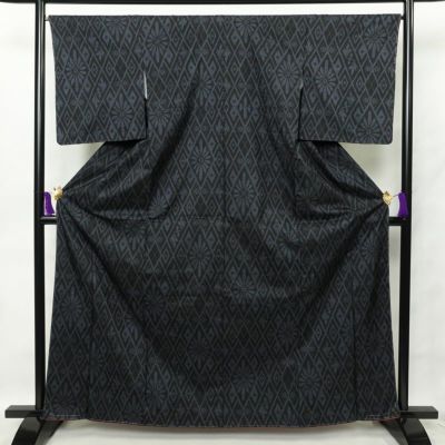 紬 しつけ糸付き 正絹 幾何学柄・抽象柄 袷仕立て 身丈164.5cm 裄丈66.5cm 紬着物 青・紺