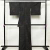 紬 良品 しつけ糸付き 正絹 花柄 袷仕立て 身丈168cm 裄丈65.5cm 紬着物 黒_画像2