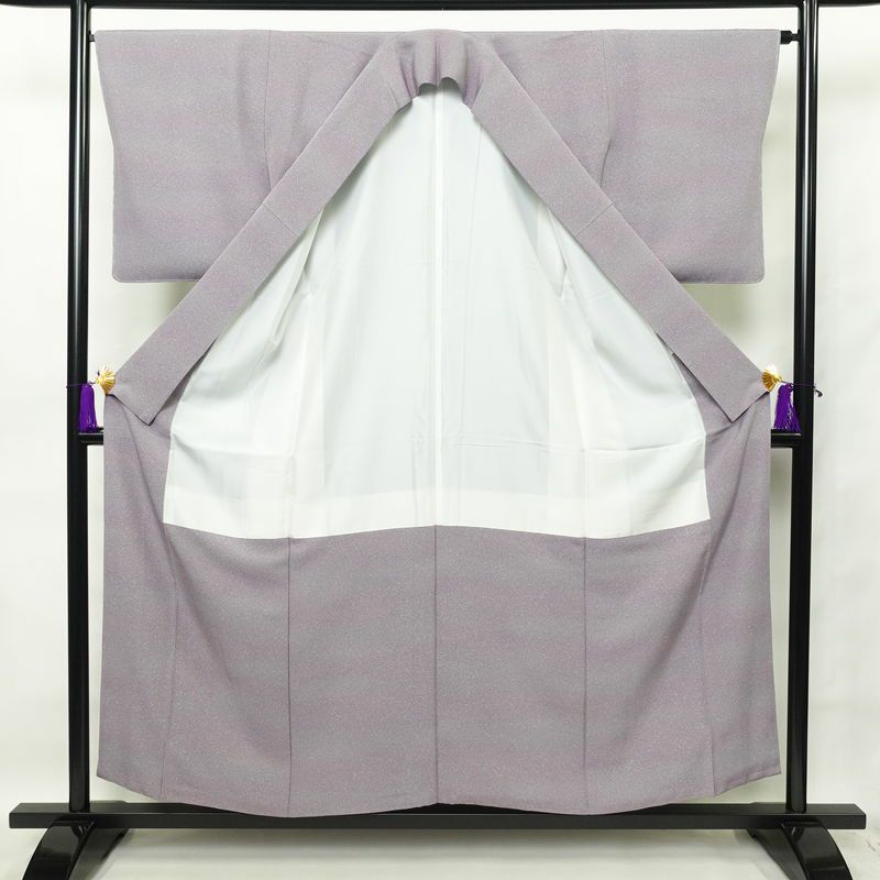 色無地 美品 しつけ糸付き 縮緬 一つ紋付き 正絹 その他の柄 袷仕立て 身丈155cm 裄丈66cm 着物 共八掛 ぼかし 紫・藤色_画像3