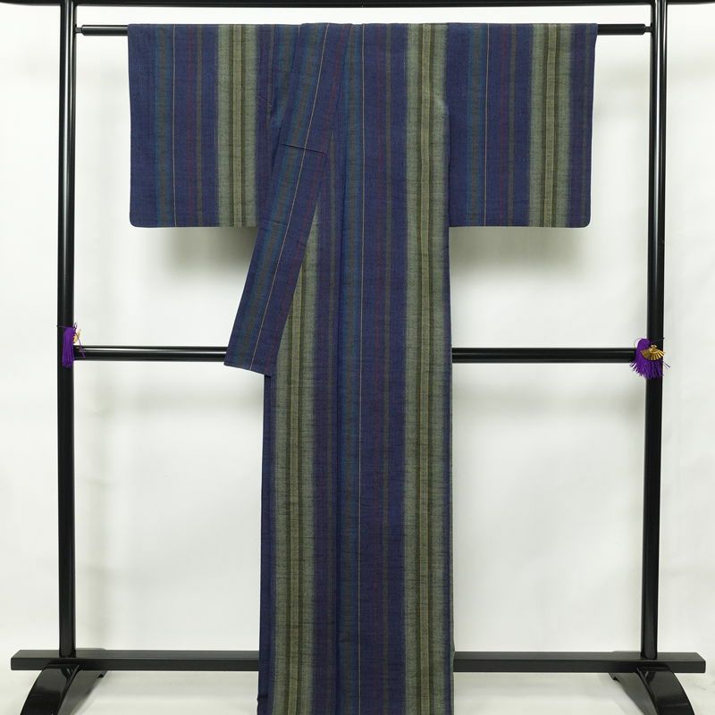 紬 正絹 縞柄・線柄 袷仕立て 身丈163.5cm 裄丈66.5cm 紬着物 青・紺_画像2