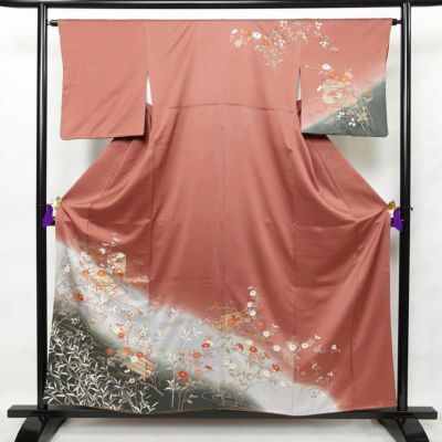 訪問着 綸子 正絹 古典柄 袷仕立て 身丈157.5cm 裄丈64.5cm 箔 共八掛 金彩 フォーマル 着物 小豆・エンジ