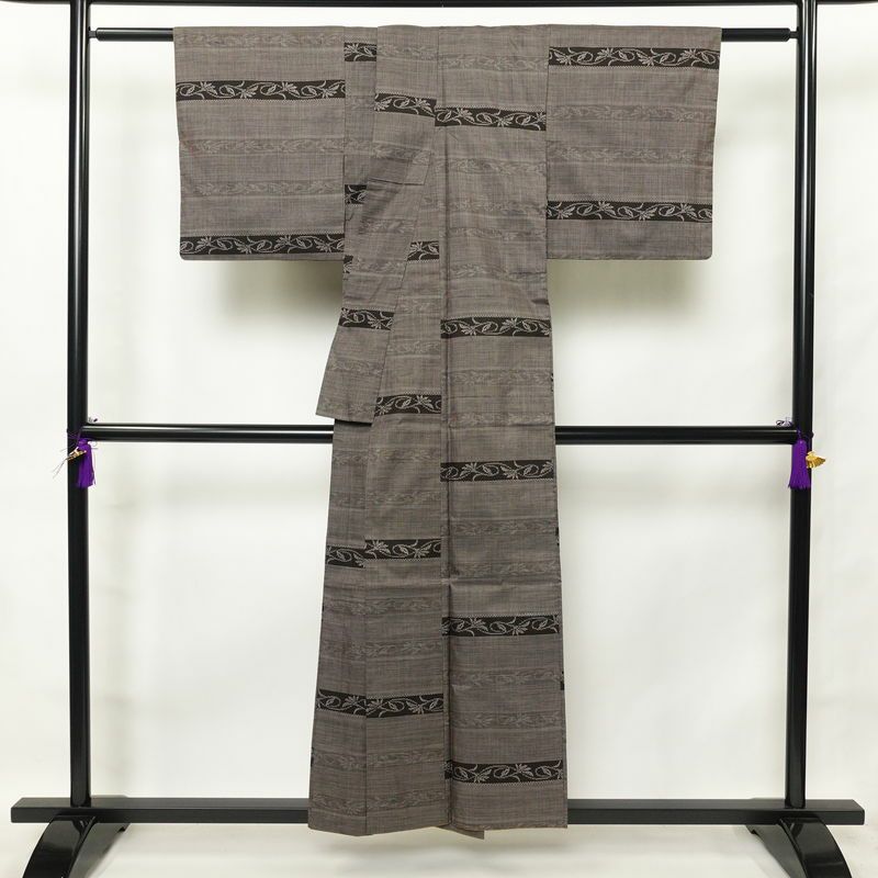 紬 良品 正絹 木の葉・植物柄 袷仕立て 身丈153cm 裄丈64cm つむぎ 着物 茶_画像2