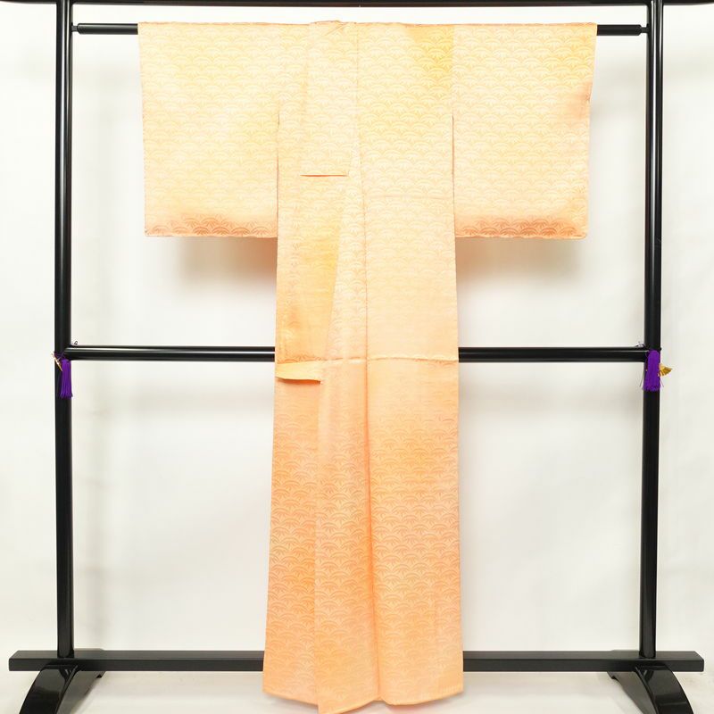 色無地 正絹 木の葉・植物柄 袷仕立て 身丈159cm 裄丈65cm 一部しつけ糸付き 着物 橙_画像2