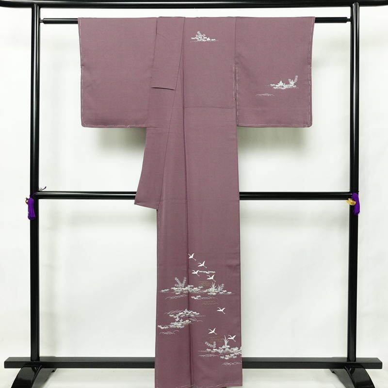 付け下げ 良品 しつけ糸付き 正絹 古典柄 袷仕立て 身丈160.5cm 裄丈67cm 金彩 附下 着物 紫・藤色_画像2