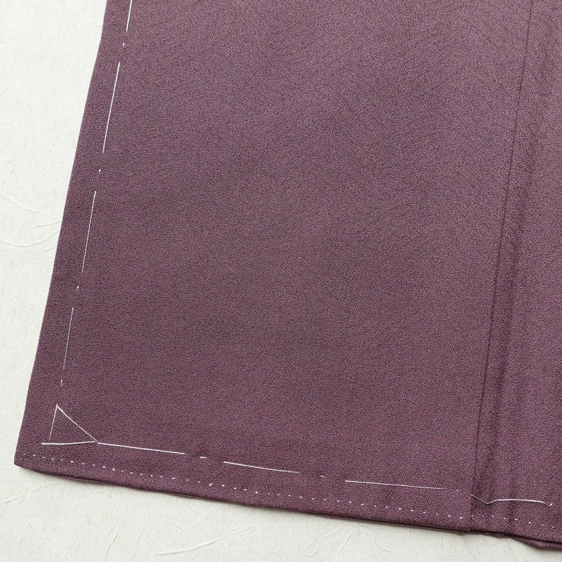 付け下げ 良品 しつけ糸付き 正絹 古典柄 袷仕立て 身丈160.5cm 裄丈67cm 金彩 附下 着物 紫・藤色_画像11