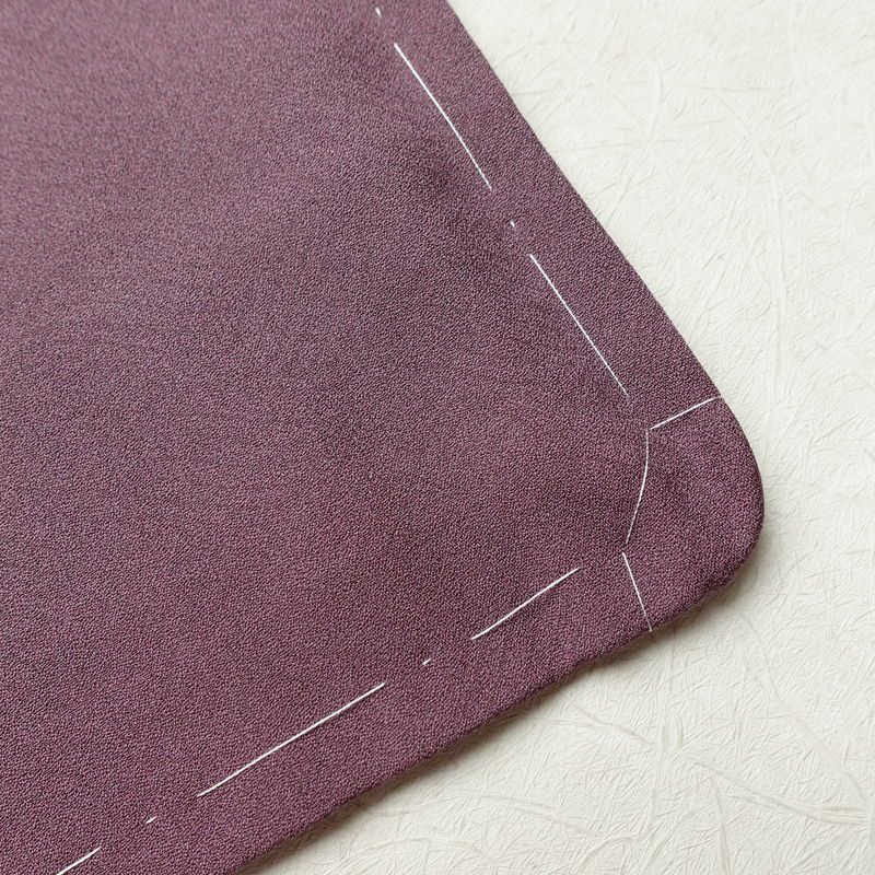 付け下げ 良品 しつけ糸付き 正絹 古典柄 袷仕立て 身丈160.5cm 裄丈67cm 金彩 附下 着物 紫・藤色_画像15