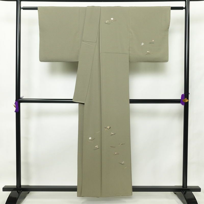 付け下げ 縮緬 金駒刺繍 正絹 木の葉・植物柄 袷仕立て 身丈156cm 裄丈67cm 刺繍 金糸 附下 フォーマル 着物 緑・うぐいす色_画像2