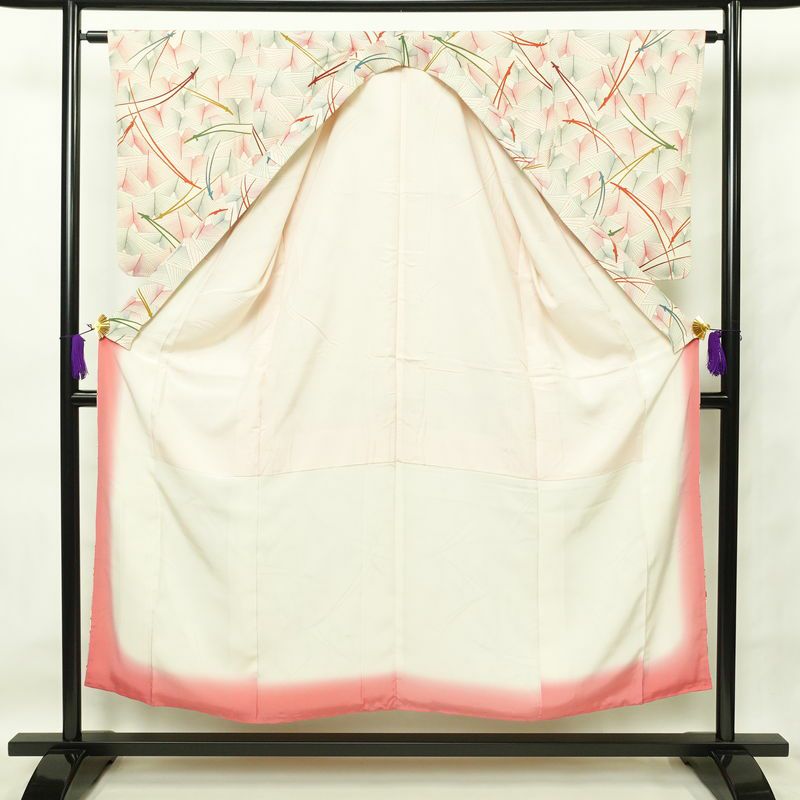 小紋 縮緬 総柄 正絹 木の葉・植物柄 袷仕立て 身丈150.5cm 裄丈63cm 一部しつけ糸付き クリーム_画像3