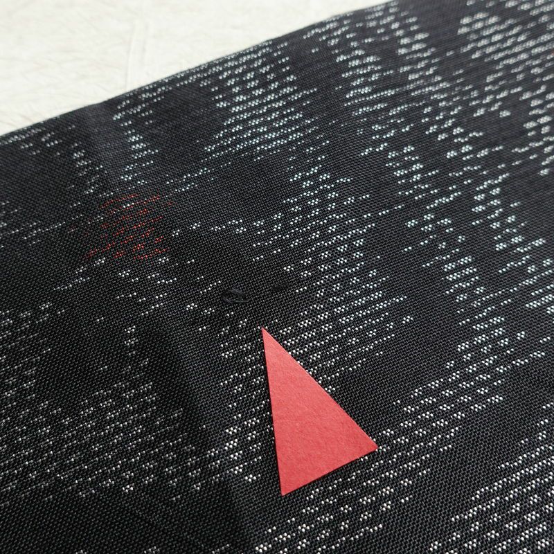 大島紬 証紙あり 正絹 亀甲柄 袷仕立て 身丈160cm 裄丈65.5cm 一部しつけ糸付き 黒_画像18