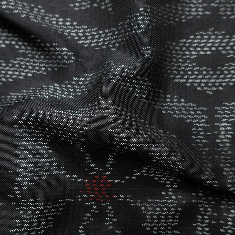 大島紬 証紙あり 正絹 亀甲柄 袷仕立て 身丈160cm 裄丈65.5cm 一部しつけ糸付き 黒_画像19