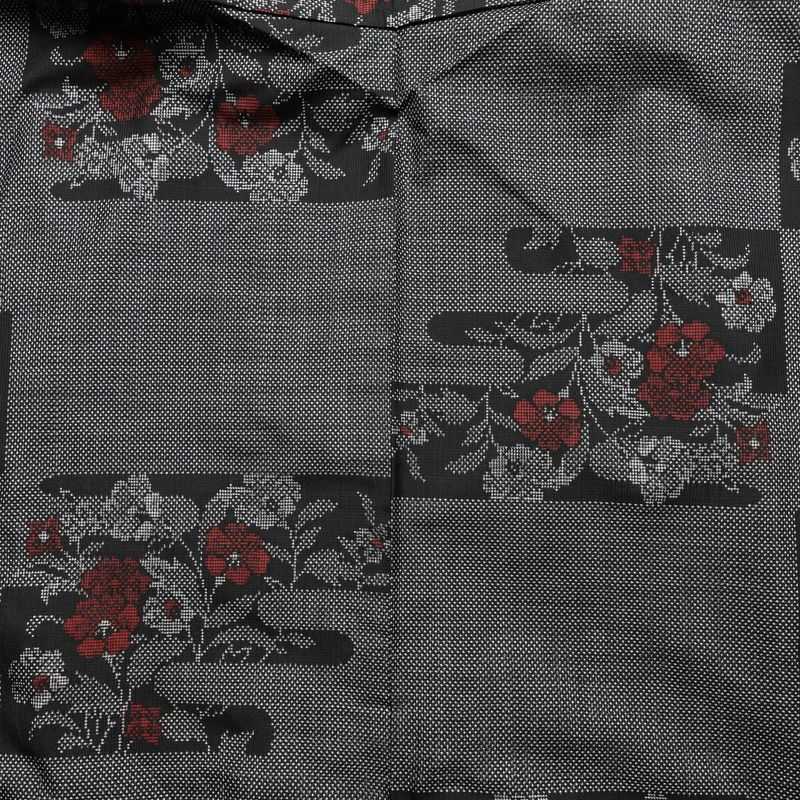 大島紬 証紙なし 正絹 花柄 袷仕立て 身丈169cm 裄丈66cm 黒_画像11