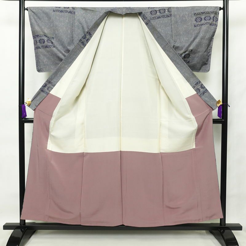 紬 正絹 幾何学柄・抽象柄 袷仕立て 身丈155cm 裄丈65cm 一部しつけ糸付き 青・紺_画像3