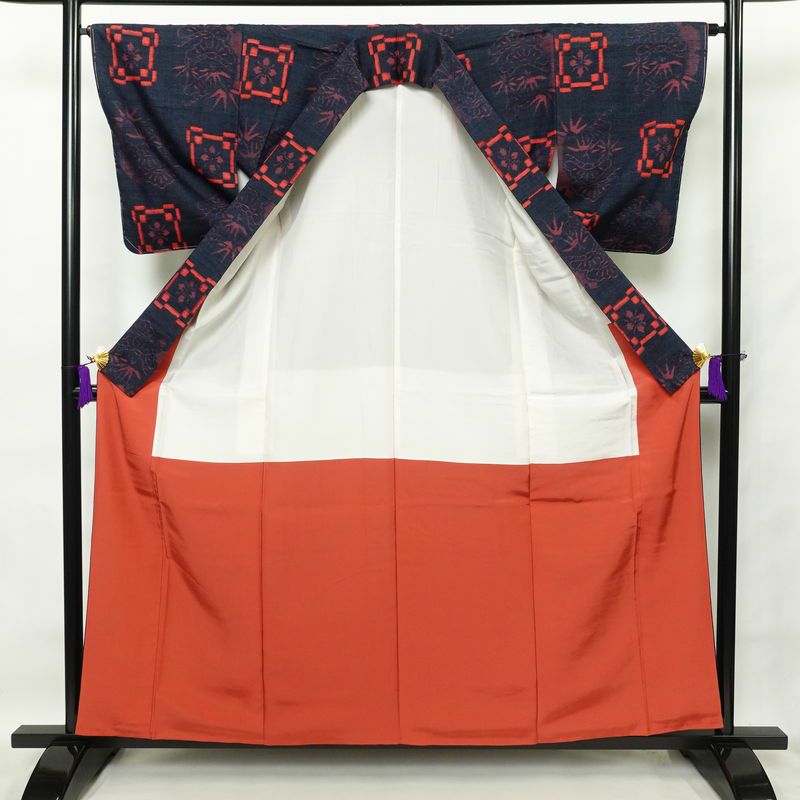 紬 良品 正絹 古典柄 袷仕立て 身丈159cm 裄丈65cm 一部しつけ糸付き 着物 青・紺_画像3