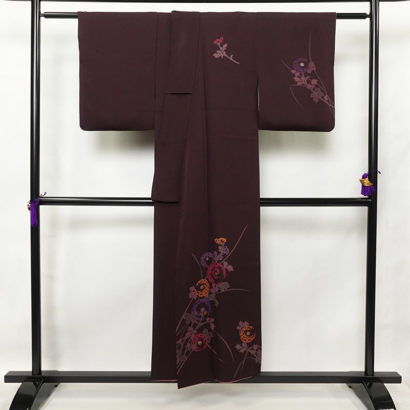 付け下げ 縮緬 正絹 花柄 袷仕立て 身丈150.5cm 裄丈65cm 金彩 フォーマル 着物 紫・藤色_画像2