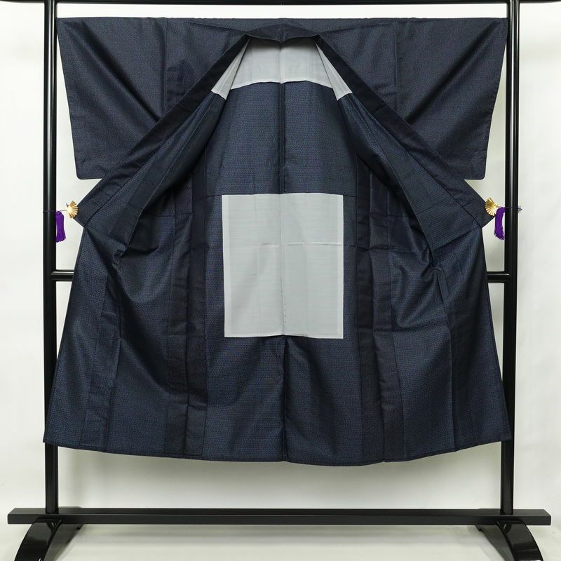 男性用 着物 アンサンブル 羽織 長襦袢 着物 しつけ糸付き ウール 亀甲柄 単衣仕立て 3点セット 身丈140cm 裄丈69cm 青・紺_画像2