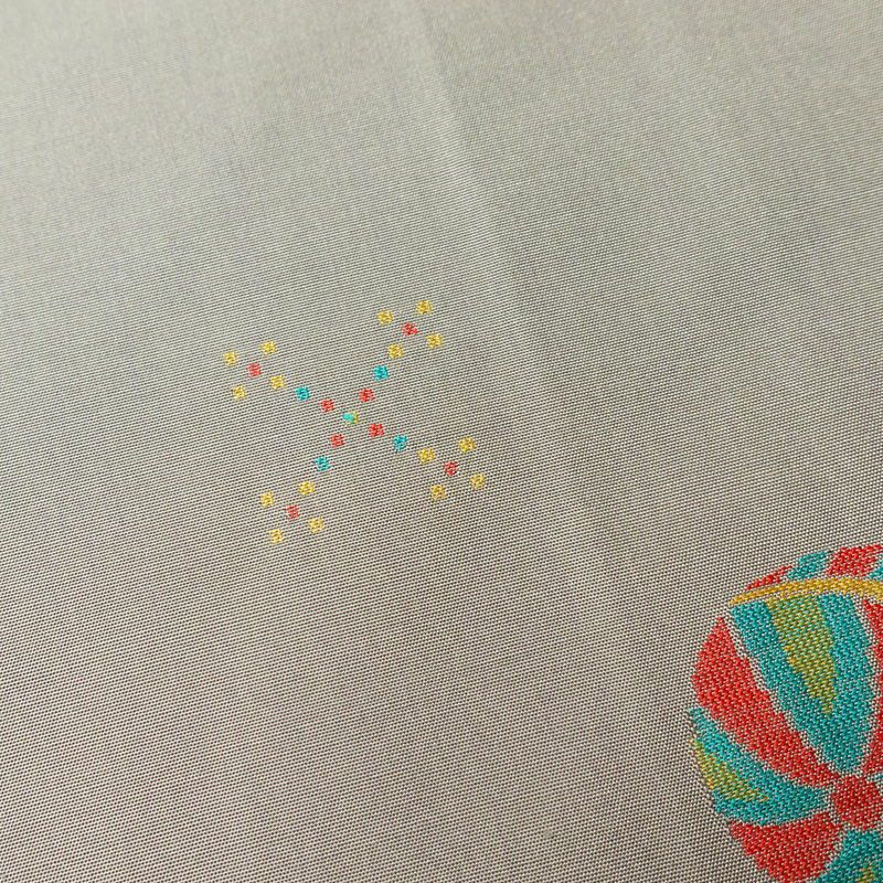 紬 アンサンブル セット品 一部しつけ糸付き 飛び柄 正絹 袷仕立て 身丈162cm 裄丈67.5cm グレー_画像10