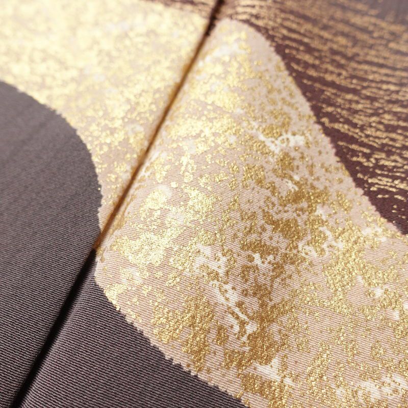 訪問着 良品 縮緬 正絹 古典柄 袷仕立て 身丈161.5cm 裄丈67cm 箔 金彩 フォーマル 着物 紫・藤色_画像6