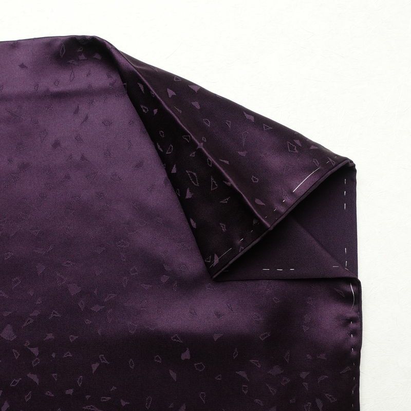 色無地 一つ紋付き 正絹 幾何学柄・抽象柄 袷仕立て 身丈161.5cm 裄丈65.8cm 一部しつけ糸付き 紫・藤色_画像13